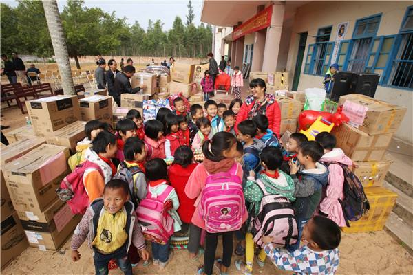 “縣對縣”“校對校”成都教育精準扶貧 支持民族地區(qū)教育發(fā)展