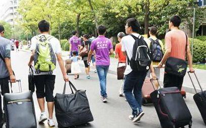 錄取通知書：一張離別票！從此父母只剩背影, 故鄉(xiāng)再無春秋