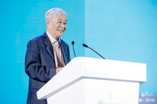 北師大教授顧明遠(yuǎn)：人工智能正引起教育革命，教師需提高意識(shí)