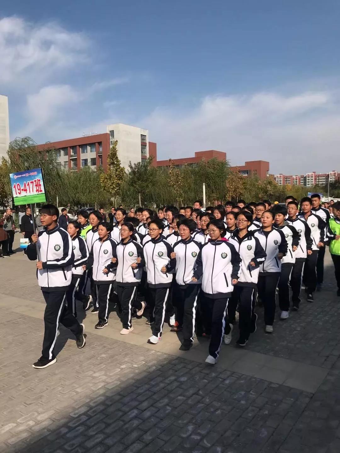 衡水中學收費18720元/年, 復讀生25000元每年! 家長: 能進就行! 書山題海, 奮斗值得