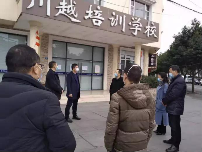 雙流區(qū)副區(qū)長王小樂、教育局局長李光純一行蒞臨我校檢查指導(dǎo)工作