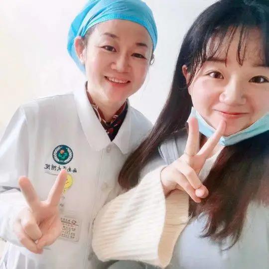 太勵(lì)志！沖上熱搜！四川護(hù)士媽媽陪女兒考研雙雙被錄?。?></a></div>

                  <div   id=
