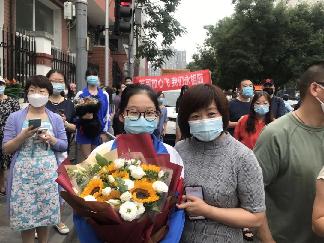 最貼心的高三考生家長：孩子考好了我抱抱她，考不好我緊緊抱抱她