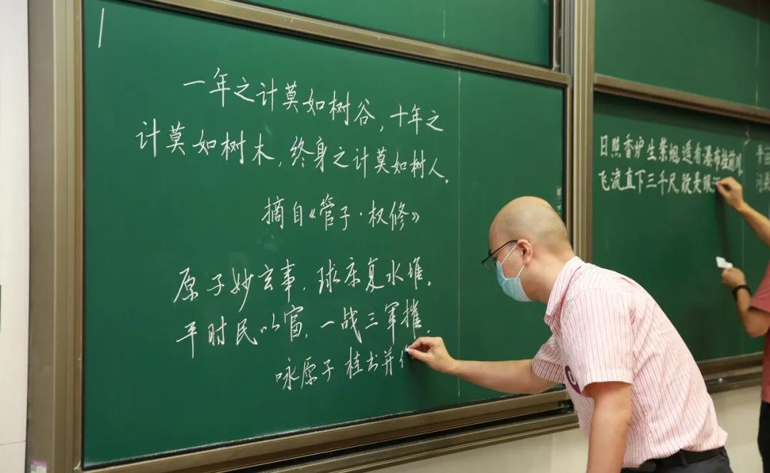不舍得擦的板書(shū)又上新了！這些高顏值板書(shū)你最喜歡哪個(gè)？ ｜特別關(guān)注