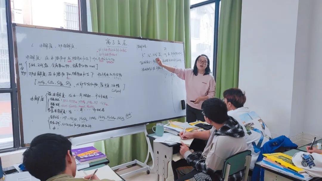 如何解教育的“化學(xué)方程式”？川越老師來支招