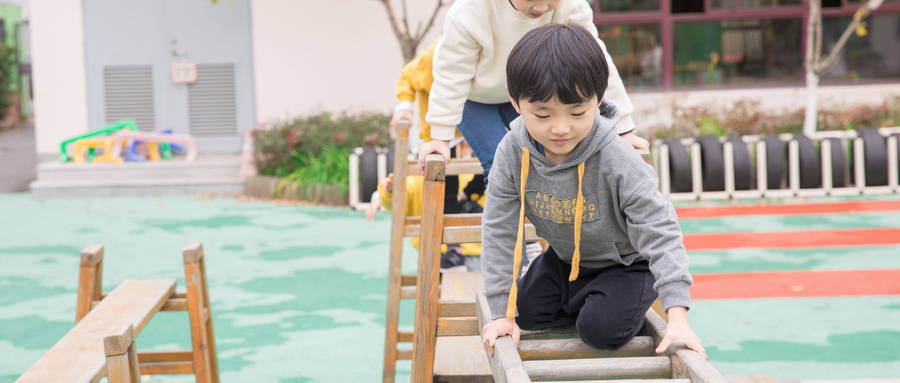 “宅家”一個月，近視一百度？學習網(wǎng)課時如何科學護眼、防控近視，官方專家宣講團來支招啦！