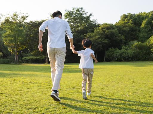 父親，是你決定了孩子中學(xué)能否過好！當(dāng)?shù)亩己煤每纯?